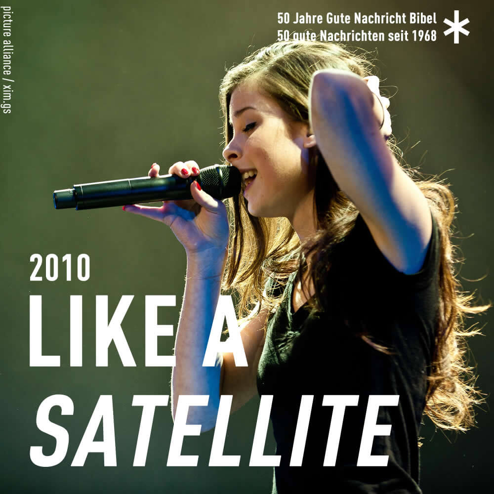 Text im Bild: 2010 Like a satellite
