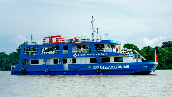 Barco que atende ribeirinhos da Amazônia é reinaugurado em Belém (PA)